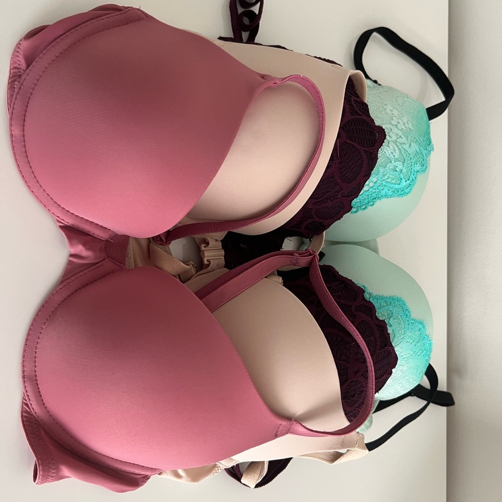 Victoria’s Secret bras 32B 70